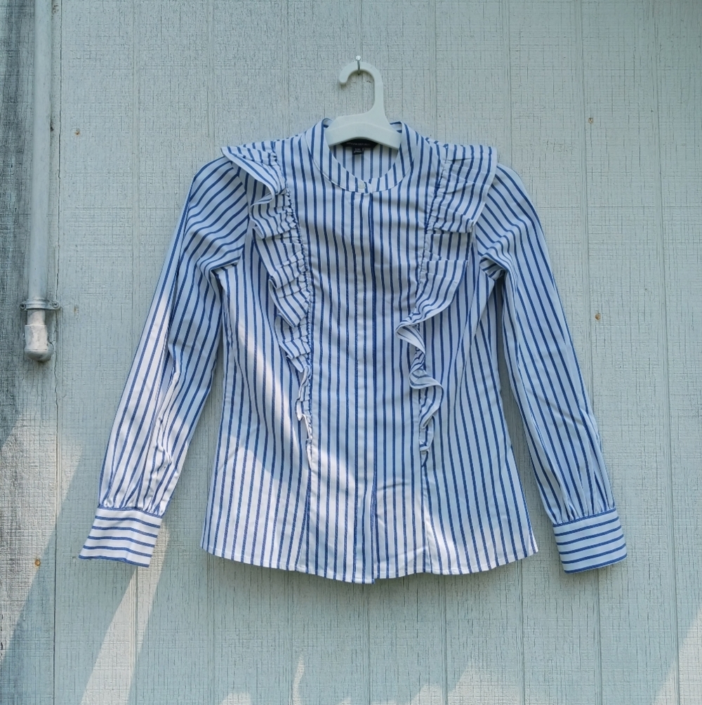 Banana Republic Sz 00 Petite Stripe Ruffle Front Button Front Long Sleeve Blouse